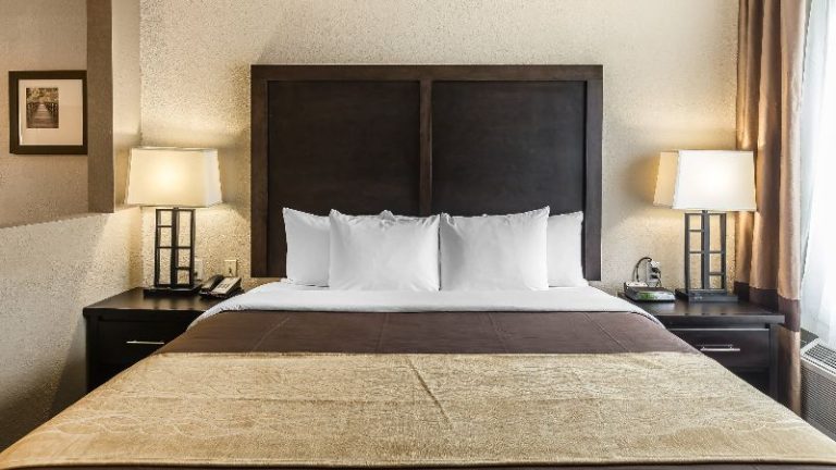 Comfort Inn & Suites Allen Park – Dearborn
