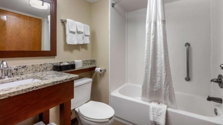 Comfort Inn & Suites Hamilton Place