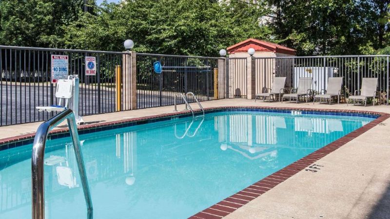 Comfort Inn & Suites Hamilton Place, room with private jacuzzi, photo 6
