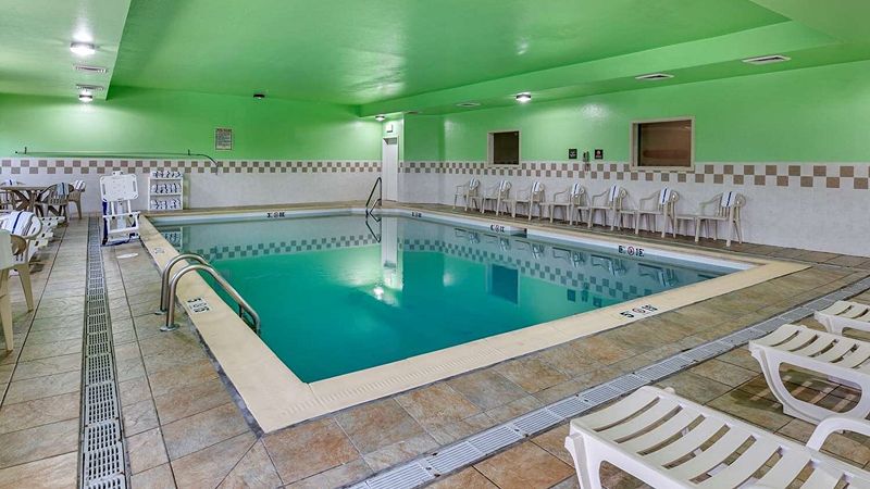 Comfort Inn & Suites Lawrenceburg, room with private jacuzzi, photo 4