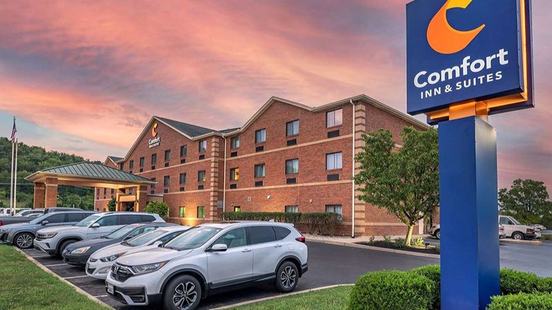 Comfort Inn & Suites Lawrenceburg, room with private jacuzzi, photo 7