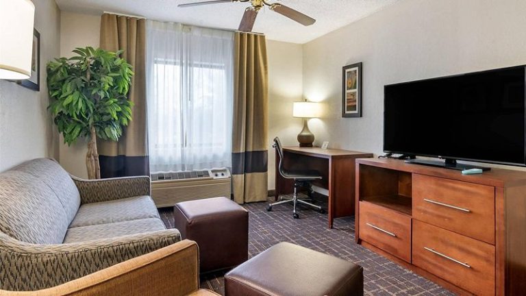 Comfort Inn & Suites – Lees Summit