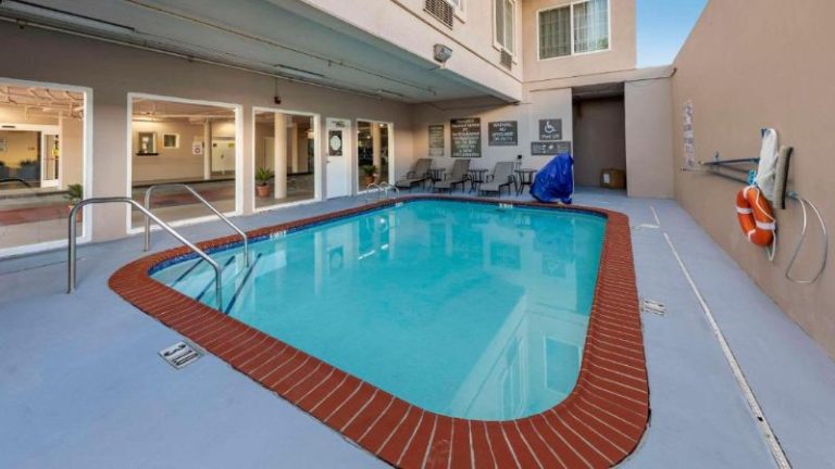 Comfort Inn & Suites Near Universal – N Hollywood – Burbank