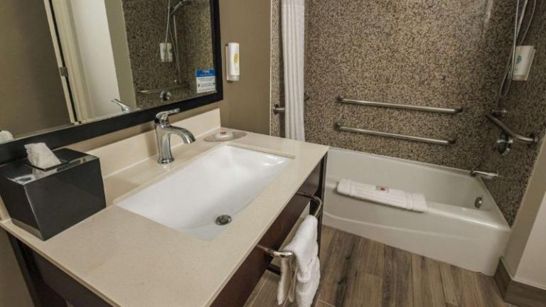 Comfort Inn & Suites Near Universal – N Hollywood – Burbank