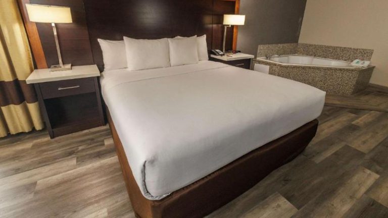 Comfort Inn & Suites Near Universal – N Hollywood – Burbank