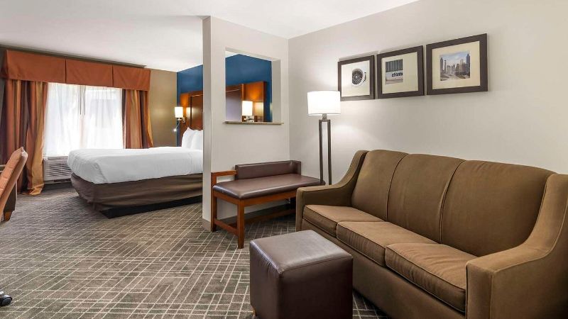 Comfort Suites Atlanta Airport, room with private jacuzzi, photo 2