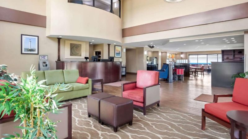 Comfort Suites Gulfport Central, room with private jacuzzi, photo 5