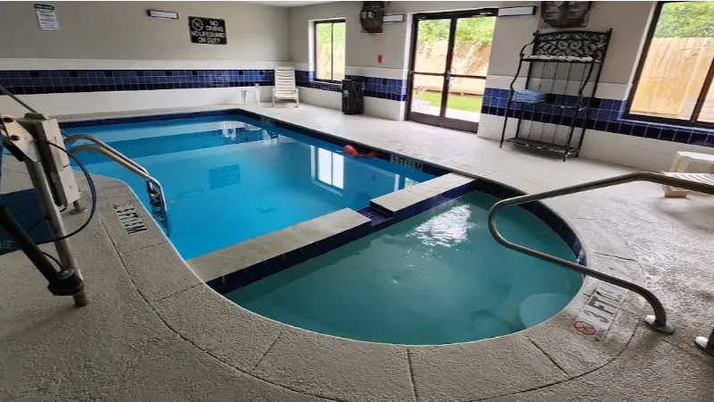 Comfort Suites Savannah North, room with private jacuzzi, photo 6