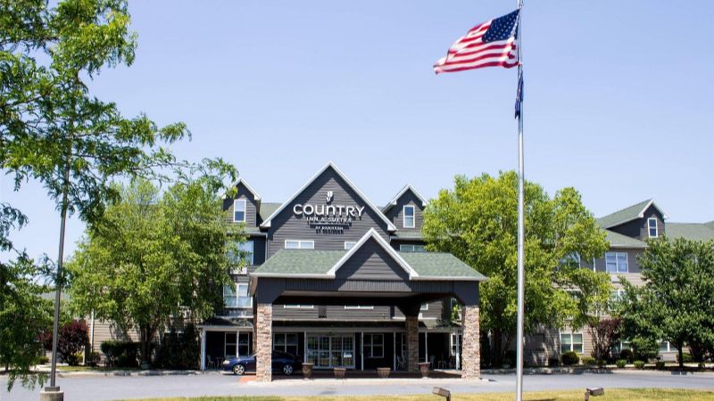 Country Inn & Suites by Radisson, Carlisle, PA, room with private jacuzzi, photo 7