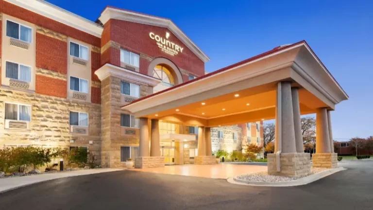 Country Inn & Suites by Radisson, Dearborn, MI