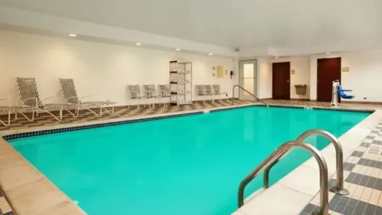 Country Inn & Suites by Radisson, Dearborn, MI