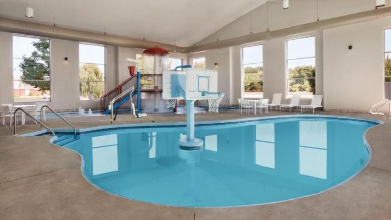 Country Inn & Suites by Radisson, Madison Southwest, WI