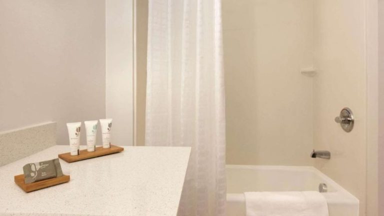 Country Inn & Suites by Radisson, Madison Southwest, WI