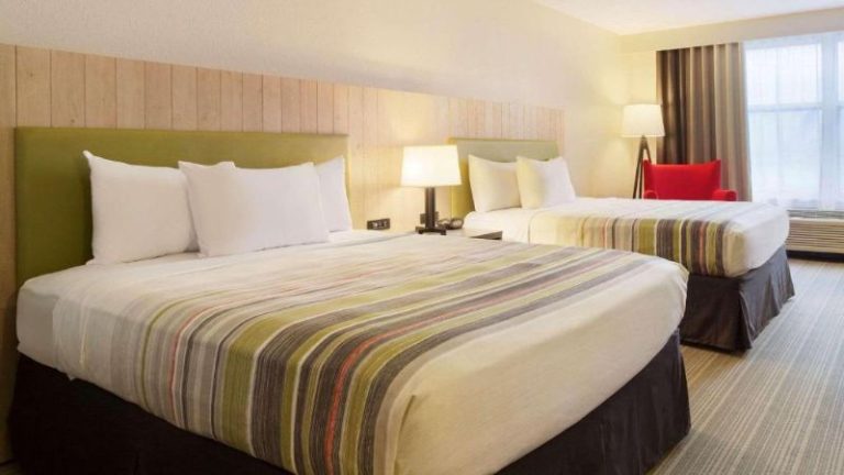 Country Inn & Suites by Radisson, Madison Southwest, WI