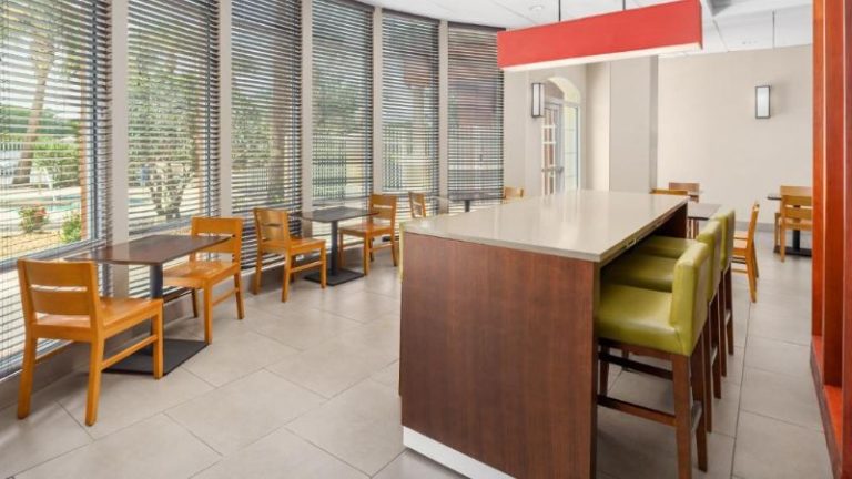 Country Inn & Suites by Radisson, Orlando Airport, FL