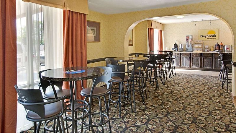 Days Inn By Wyndham Charlotte Woodlawn Near Carowinds, room with private jacuzzi, photo 3