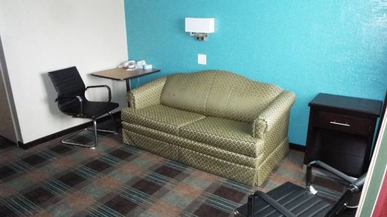 Days Inn & Suites by Wyndham Springfield on I-44