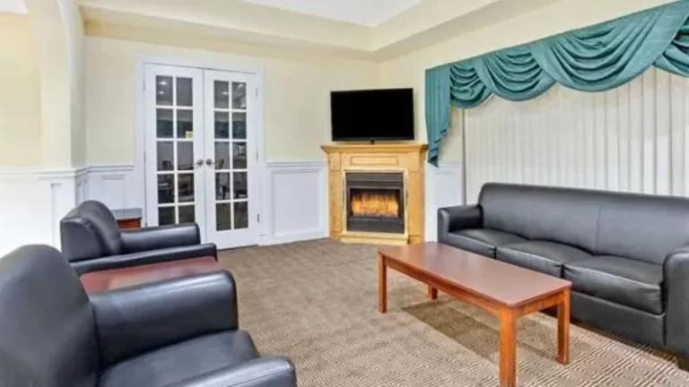 Days Inn & Suites by Wyndham Stockbridge South Atlanta