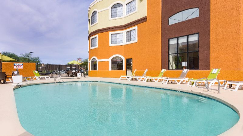 Days Inn & Suites by Wyndham Tucson/Marana, room with private jacuzzi, photo 5
