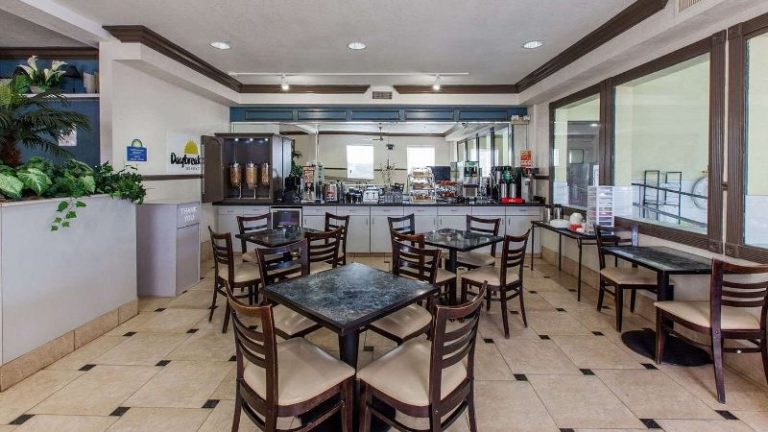 Days Inn and Suites Webster NASA-Clear Lake-Houston