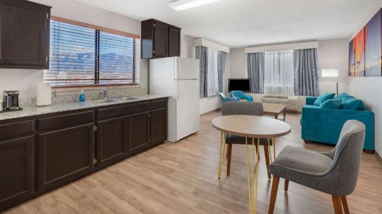 Days Inn by Wyndham Bernalillo