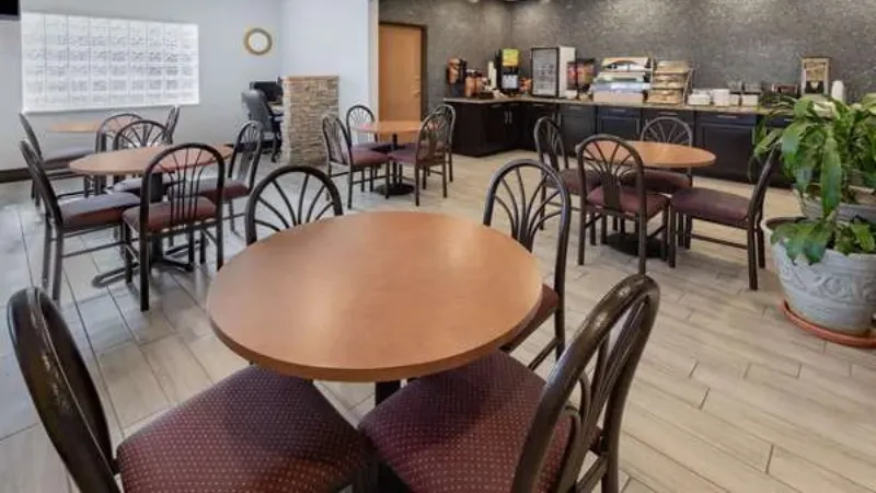 Days Inn by Wyndham Bernalillo, room with private jacuzzi, photo 7