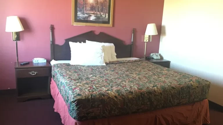 Derby Inn & Suites