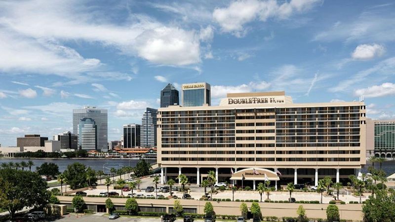 Doubletree By Hilton Hotel Jacksonville Riverfront, room with private jacuzzi, photo 5