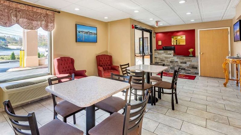 Econo Lodge Lookout Mountain, room with private jacuzzi, photo 4