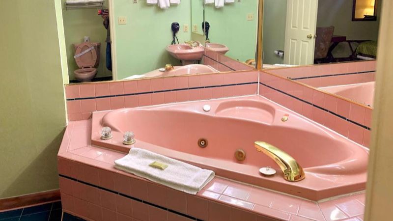 Executive Inn Chester, room with private jacuzzi, photo 1