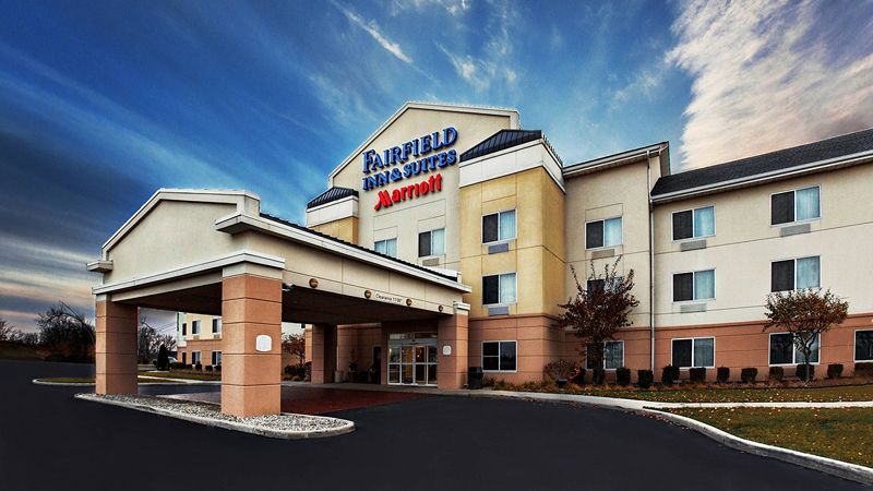 Fairfield by Marriott Inn & Suites Toledo North, room with private jacuzzi, photo 6
