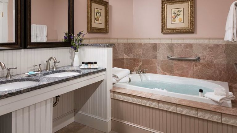 Grand Harbor Inn