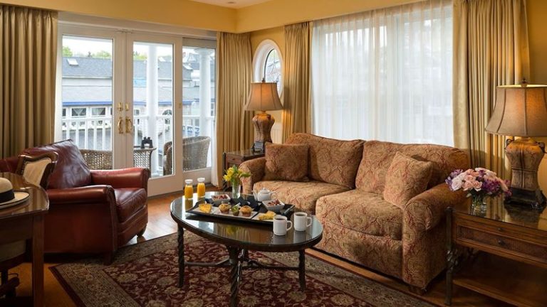 Grand Harbor Inn