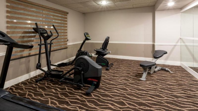 GrandStay Hotel & Suites Waunakee-Madison, room with private jacuzzi, photo 5