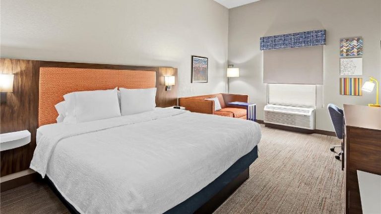 Hampton Inn & Suites Bolingbrook