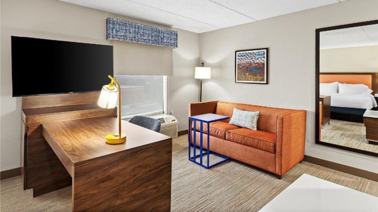 Hampton Inn & Suites Bolingbrook