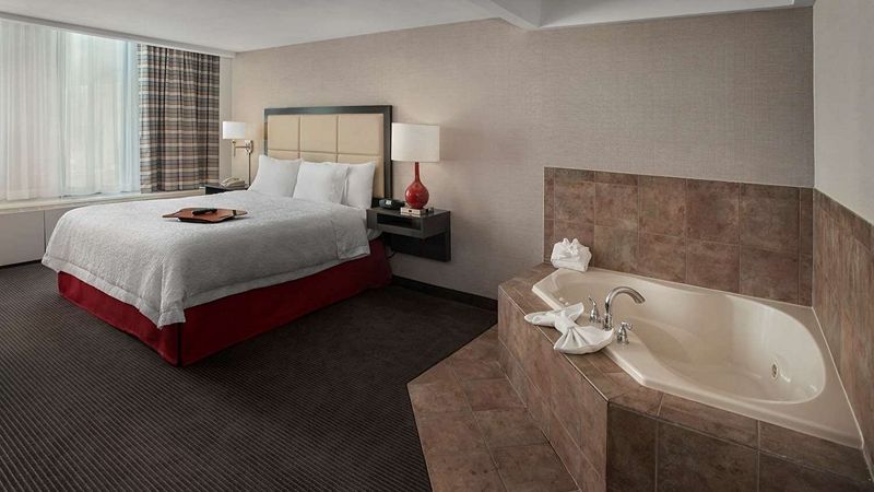 Hampton Inn & Suites Milwaukee Downtown