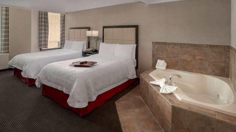 Hampton Inn & Suites Milwaukee Downtown