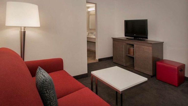 Hampton Inn & Suites Milwaukee Downtown