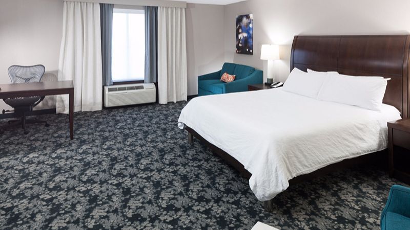 Hilton Garden Inn Cincinnati/Mason, room with private jacuzzi, photo 2