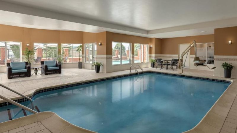 Hilton Garden Inn Harrisburg East, room with private jacuzzi, photo 6