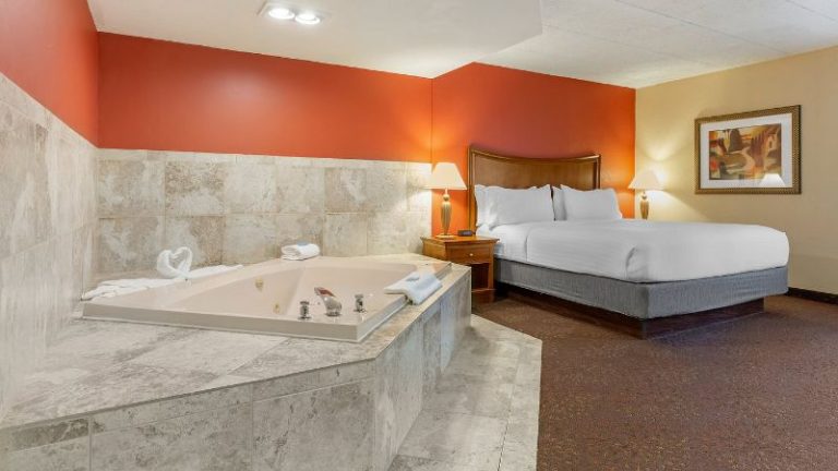 Holiday Inn Express Chicago-downers Grove By IHG