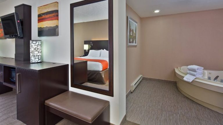 Holiday Inn Express Harrisburg NE by IHG