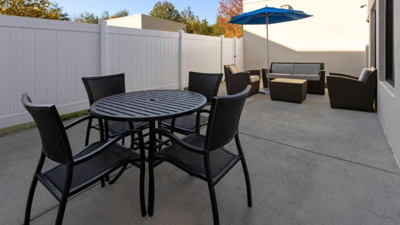 Holiday Inn Express Harrisburg NE by IHG, room with private jacuzzi, photo 8