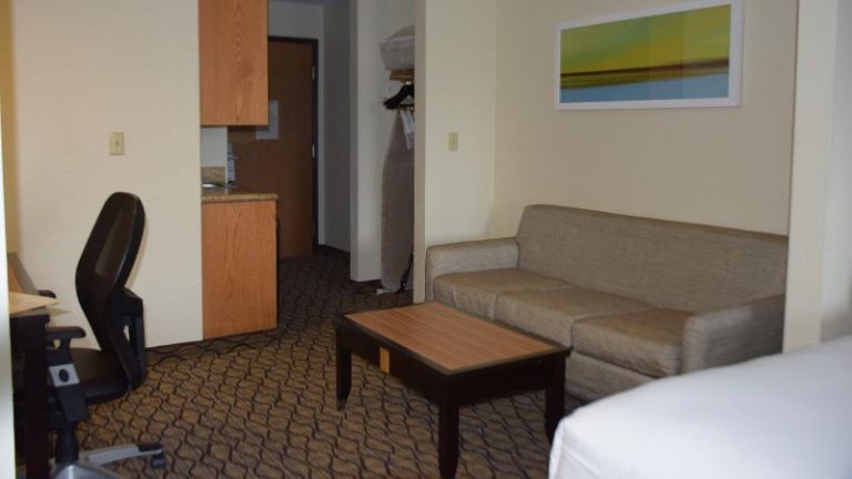 Holiday Inn Express & Suites Chanhassen By IHG