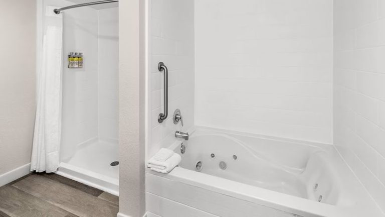 Holiday Inn Express & Suites Greenville-I-85 & Woodruff Rd by IHG