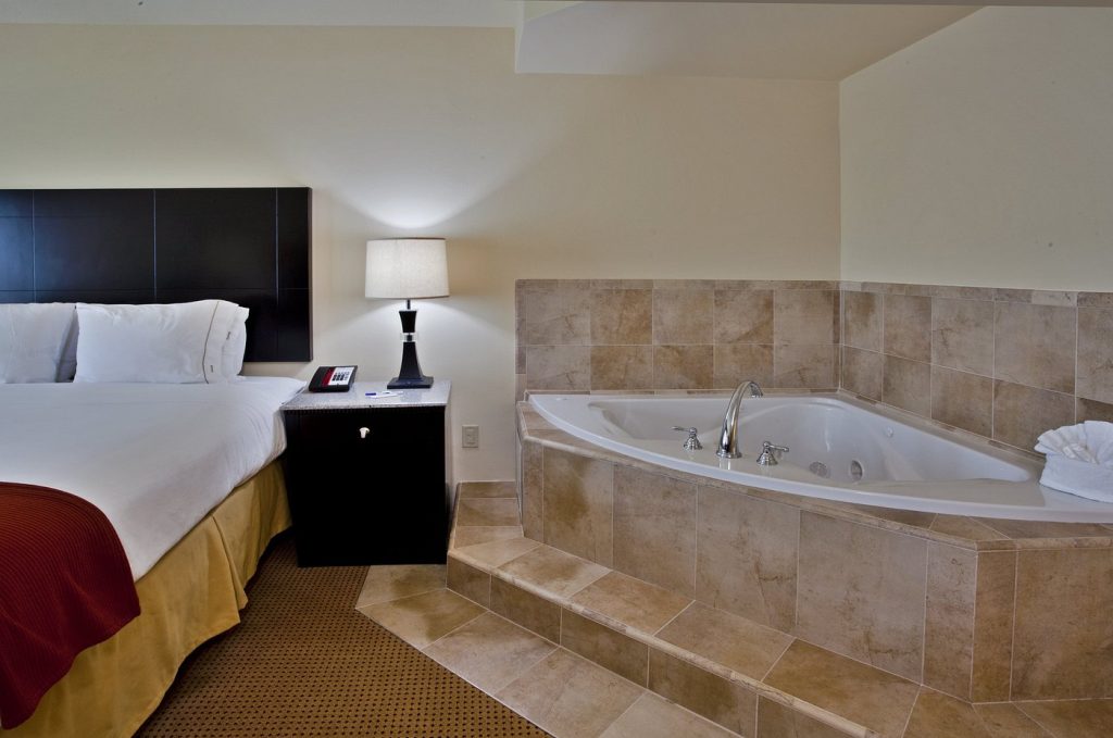 Holiday Inn Express & Suites Orlando – International Drive by IHG