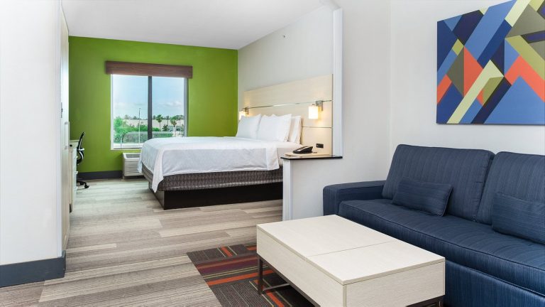 Holiday Inn Express & Suites Orlando – International Drive by IHG