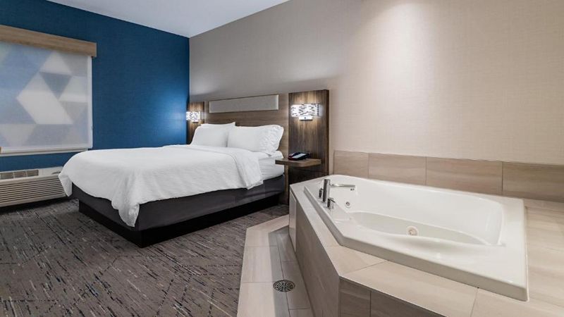 Holiday Inn Express & Suites St. Paul Ne (vadnais Heights) By IHG