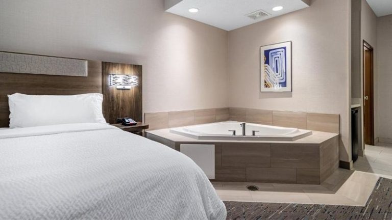 Holiday Inn Express & Suites St. Paul Ne (vadnais Heights) By IHG